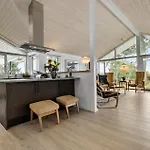 In With House Sea View Feriehus Knebel