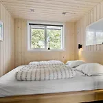 Feriehus In With House Sea View