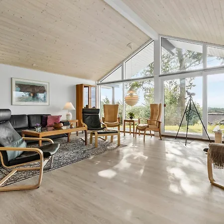 Feriehus In With House Sea View *
